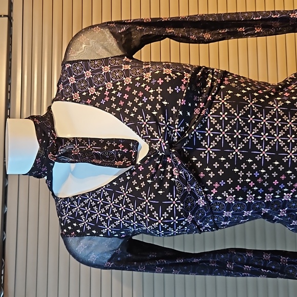 UK Size 6-8 cross wrap top, accentuates bust, transparent sleeves, pussybow tie - Picture 6 of 15